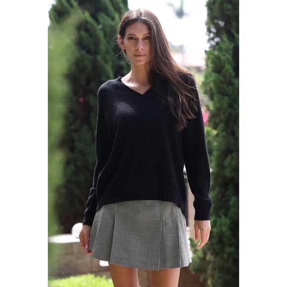 NWT Oats Cashmere by Debra Hayburn Kendra Too V-Neck Hi-Lo Sweater in Black M - Picture 2 of 9